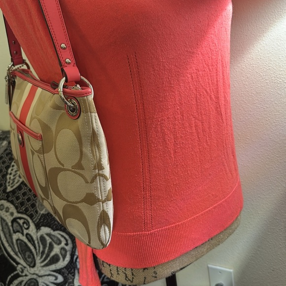 NWOT COACH medium sized handbag. Zip closure, multicolor tag & beautiful color. - Picture 6 of 16